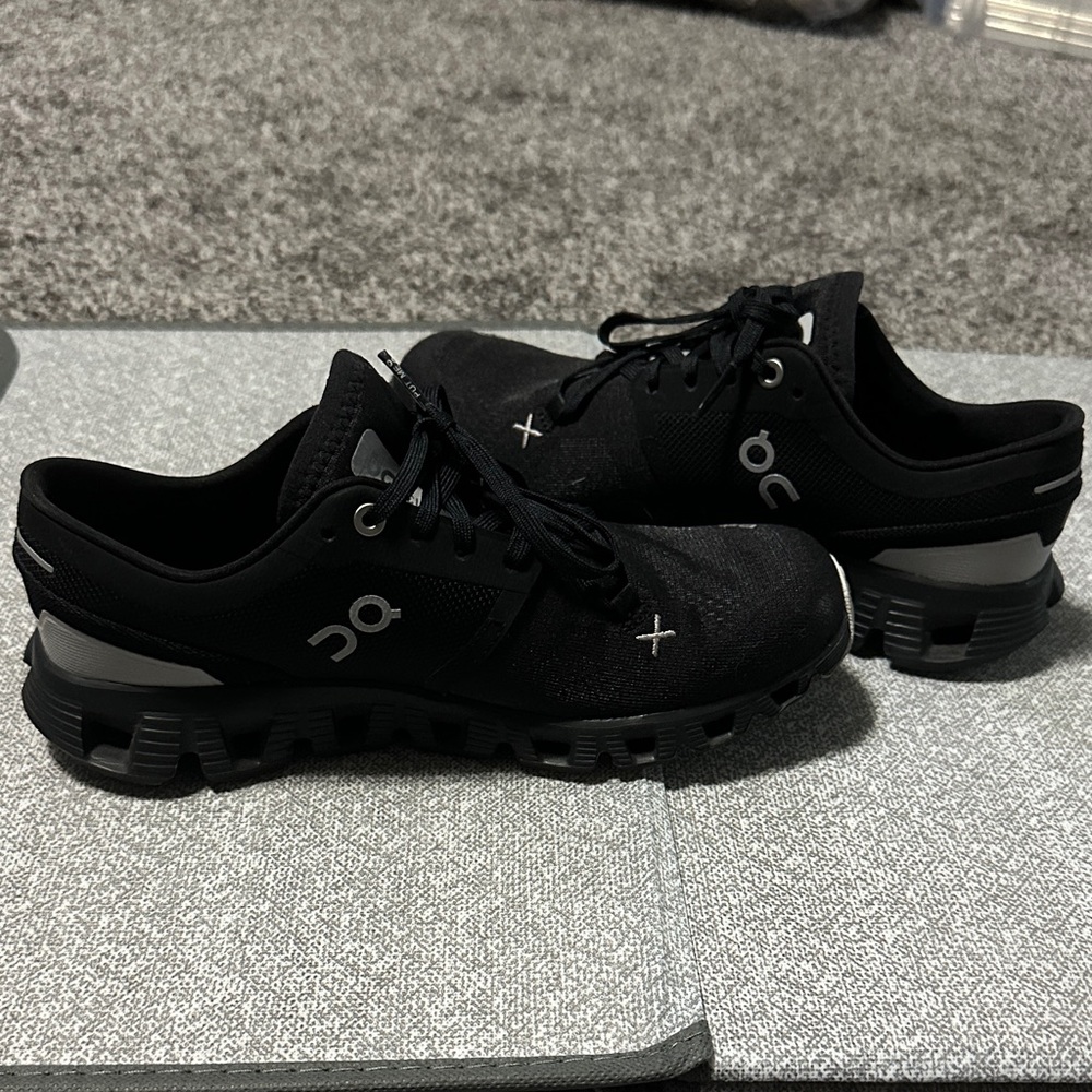 Women’s Black On Clouds (size 6.5)